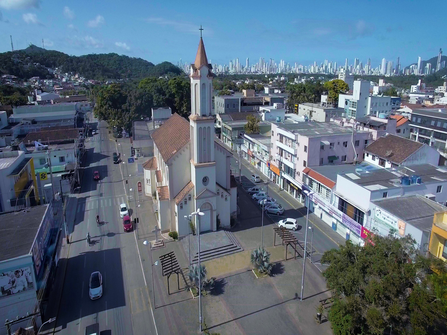 Águas de Camboriú possui Plano de Manobras e atua 24 horas no abastecimento da cidade